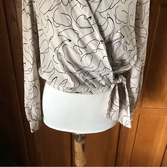 LUSH Gray Printed Wrap Crop Top - S - Picture 5 of 12